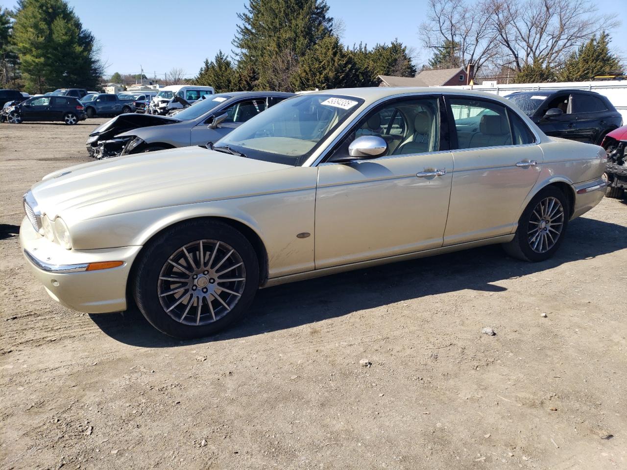 2007 Jaguar XJ 8, VIN SAJWA71B47SH12689 — Side