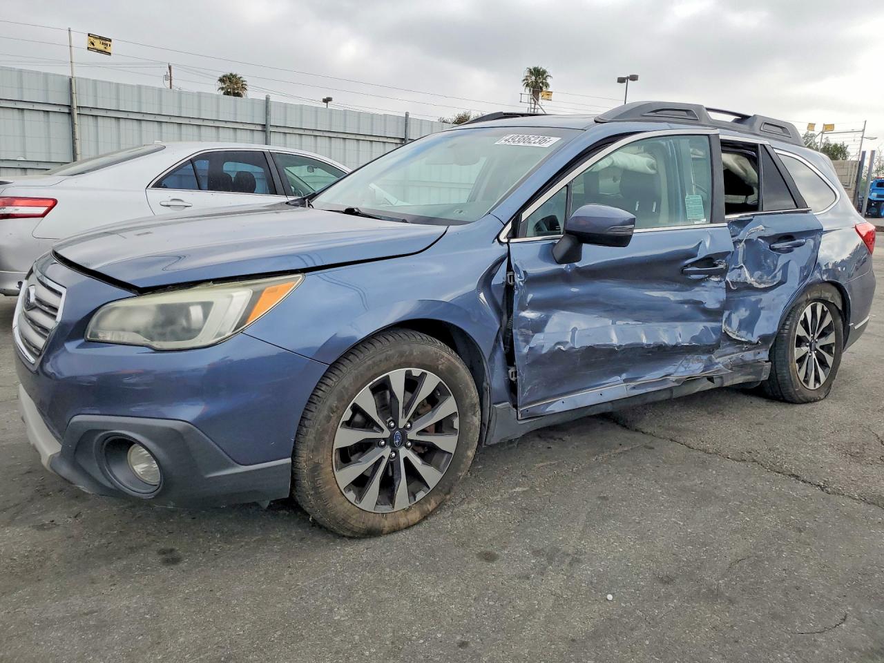 2016 Subaru Outback Limited, VIN 4S4BSENC0G3214817 — Side