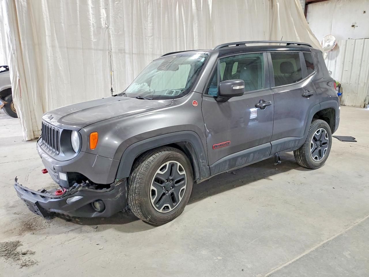 2016 Jeep Renegade Trailhawk, VIN ZACCJBCTXGPC97259 — Front end