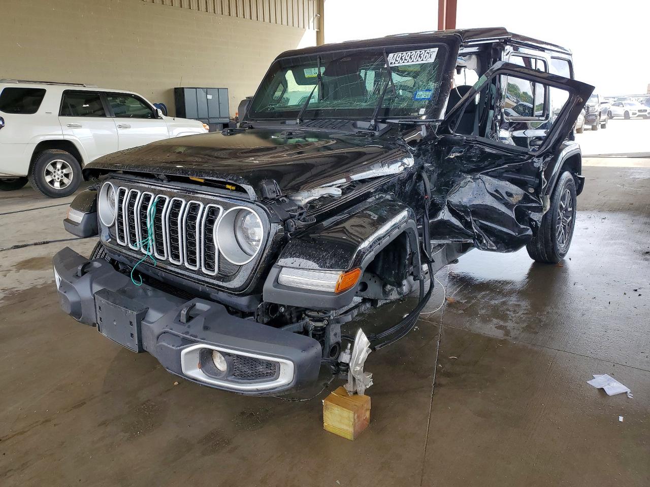 2025 Jeep Wrangler Sahara, VIN 1C4PJXEN8SW644242 — Перед