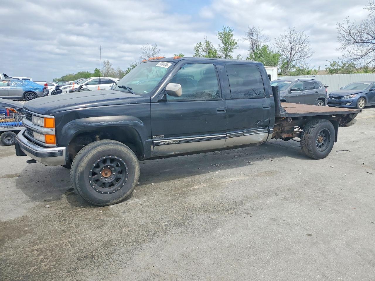 1998 Chevrolet Silverado 3500, VIN 1GCHK33FXWF028277 — Бок