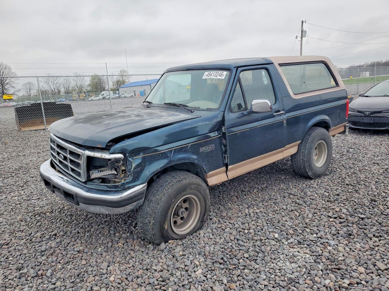 1995 Ford Bronco Custom, VIN 1FMEU15H4SLB47112 — Front end