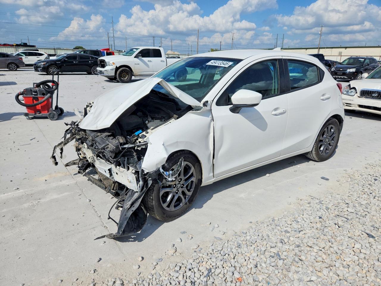 2020 Toyota Yaris LE, VIN 3MYDLBJV9LY703154 — Front end