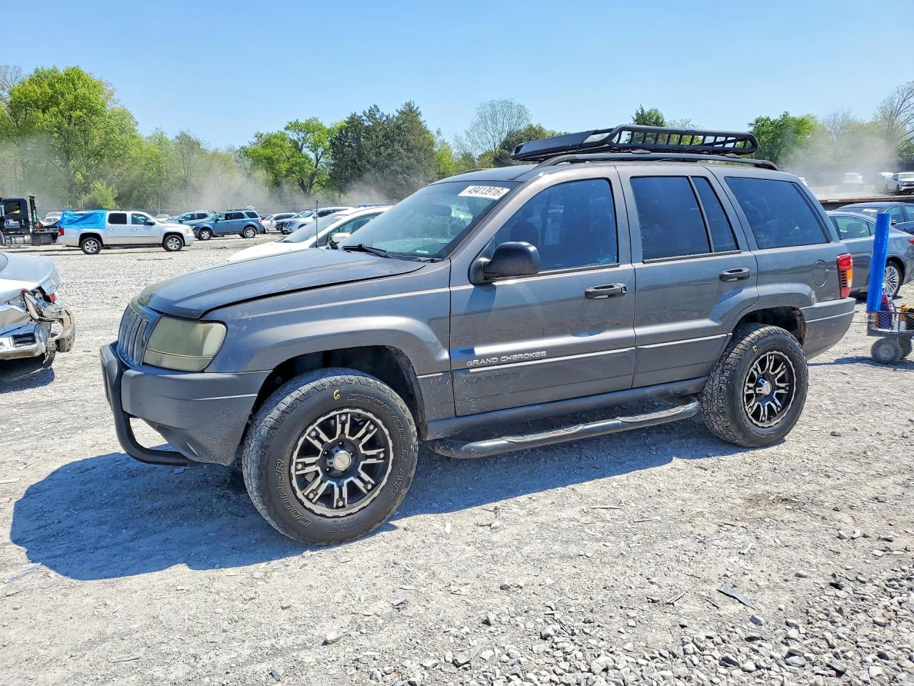 2004 Jeep Grand Cherokee Laredo, VIN 1J4GX48S24C205289 — Front end