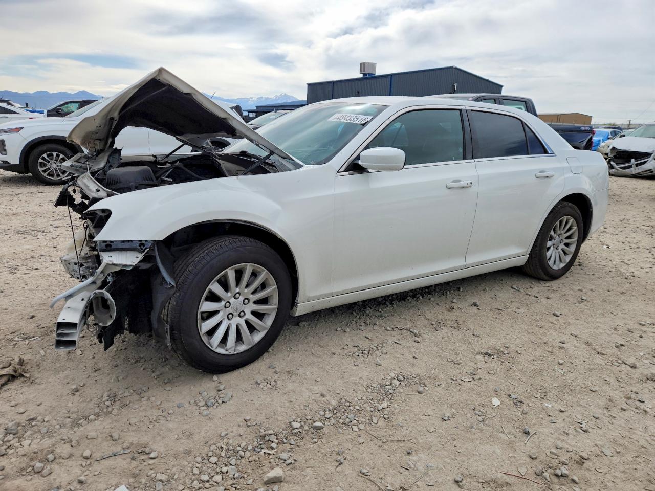 2014 Chrysler 300, VIN 2C3CCAAG2EH200083 — Перед