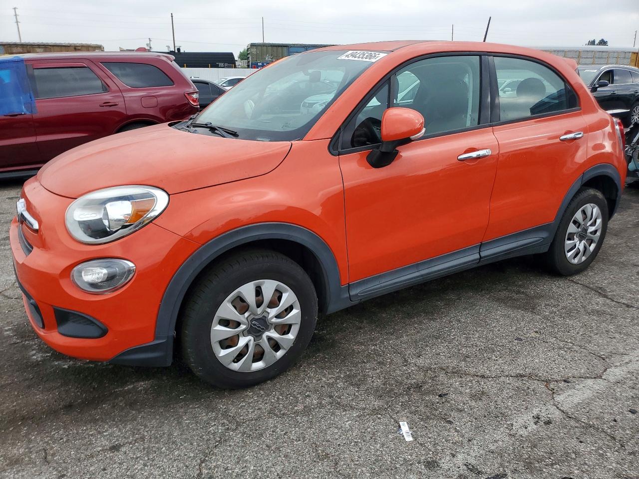 2017 FIAT 500X Pop, VIN ZFBCFXAHXHP551633 — Бок