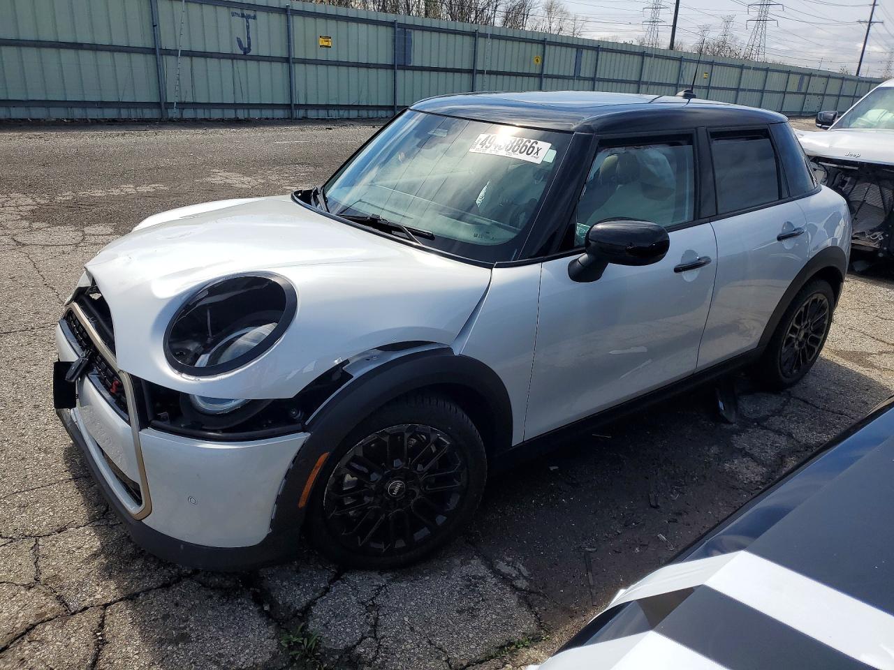 2025 MINI Hardtop 4 Door Cooper S, VIN WMW53GD08S2W88625 — Front end