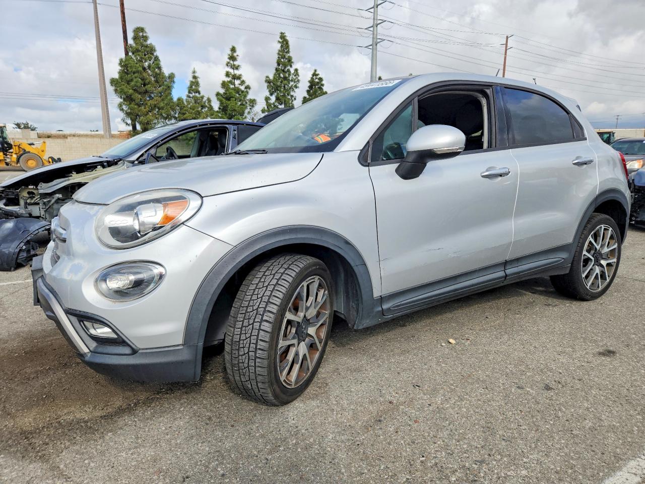 2016 FIAT 500X Trekking Plus, VIN ZFBCFXET8GP385173 — Бок
