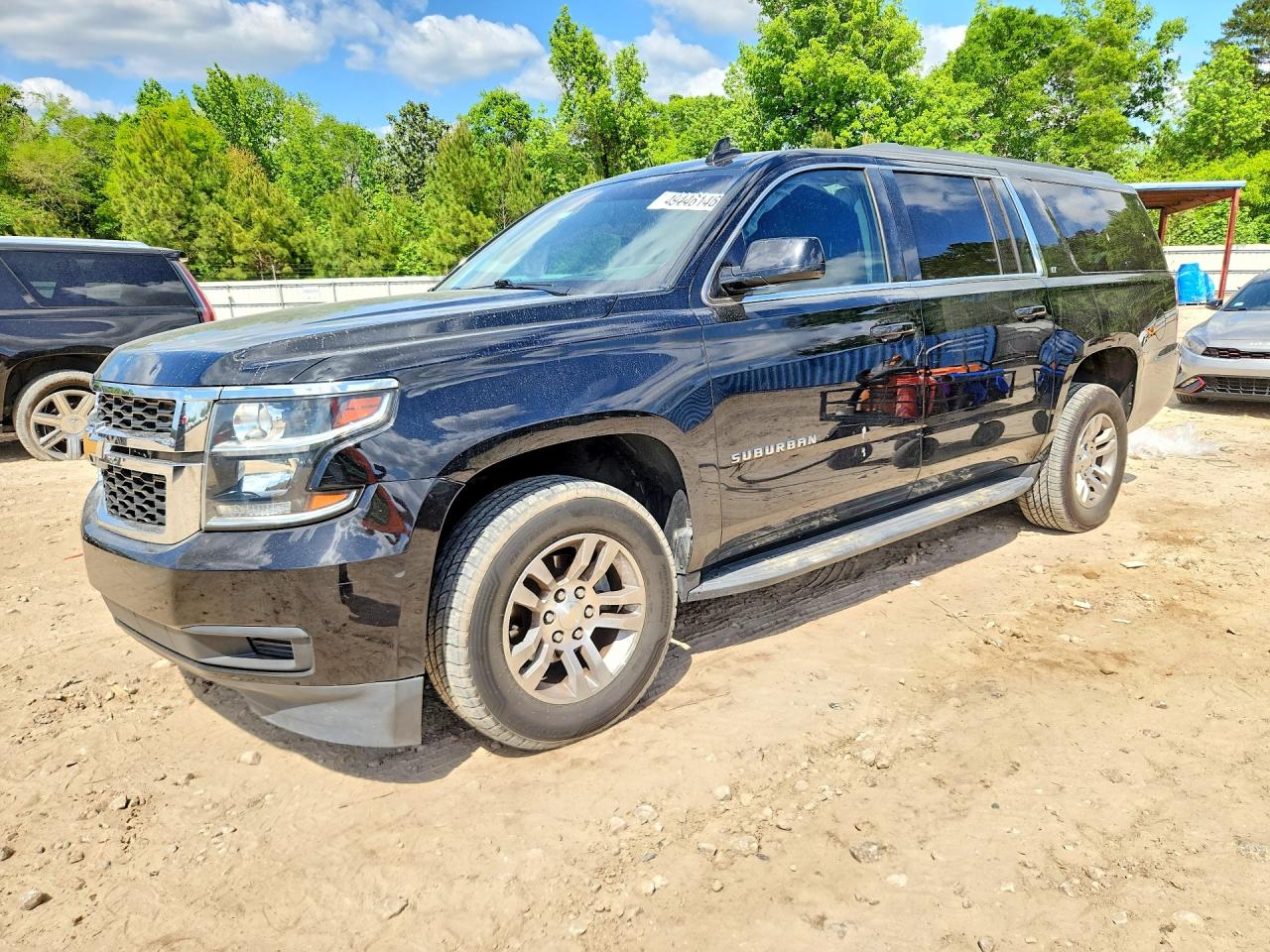 2018 Chevrolet Suburban LT, VIN 1GNSCHKC8JR273066 — Side