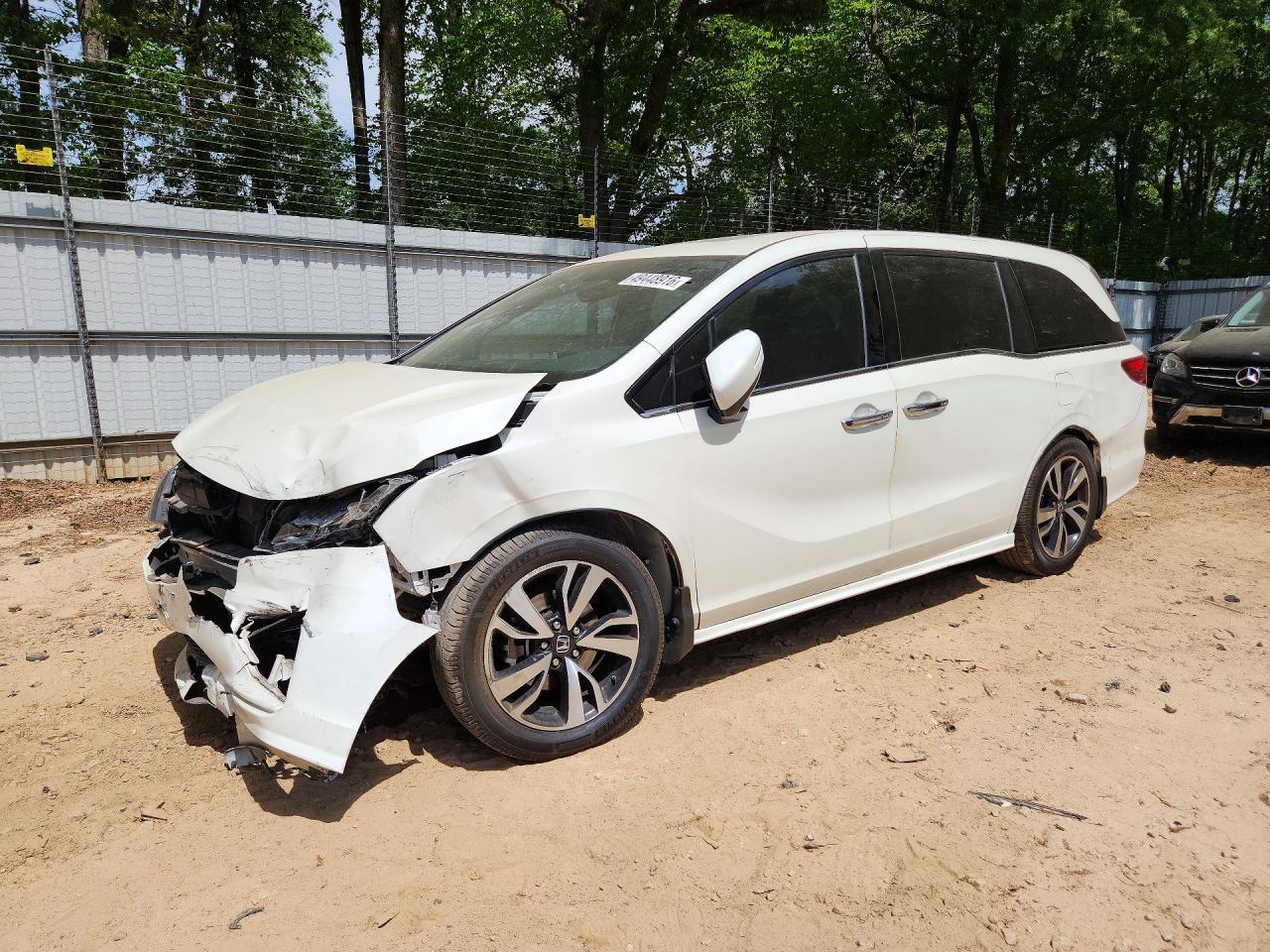 2019 Honda Odyssey Elite, VIN 5FNRL6H99KB024077 — Front end