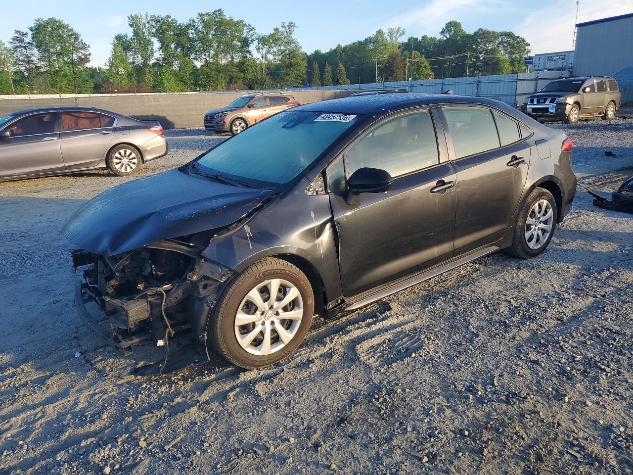 2020 Toyota Corolla LE, VIN JTDEPRAE2LJ002797 — Front end