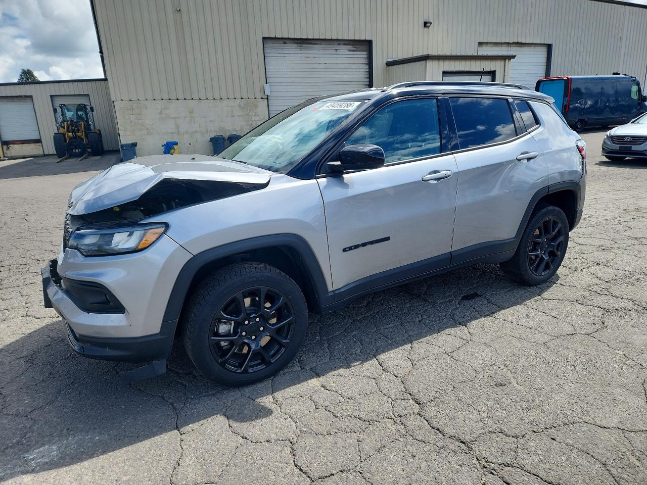 2023 Jeep Compass Altitude, VIN 3C4NJDBN7PT502262 — Front end