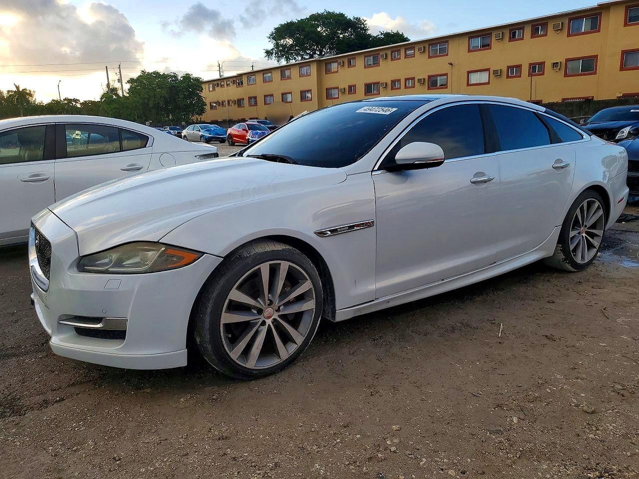 2016 Jaguar XJ R-Sport, VIN SAJWA1C74G8W01849 — Minor dents and scratches