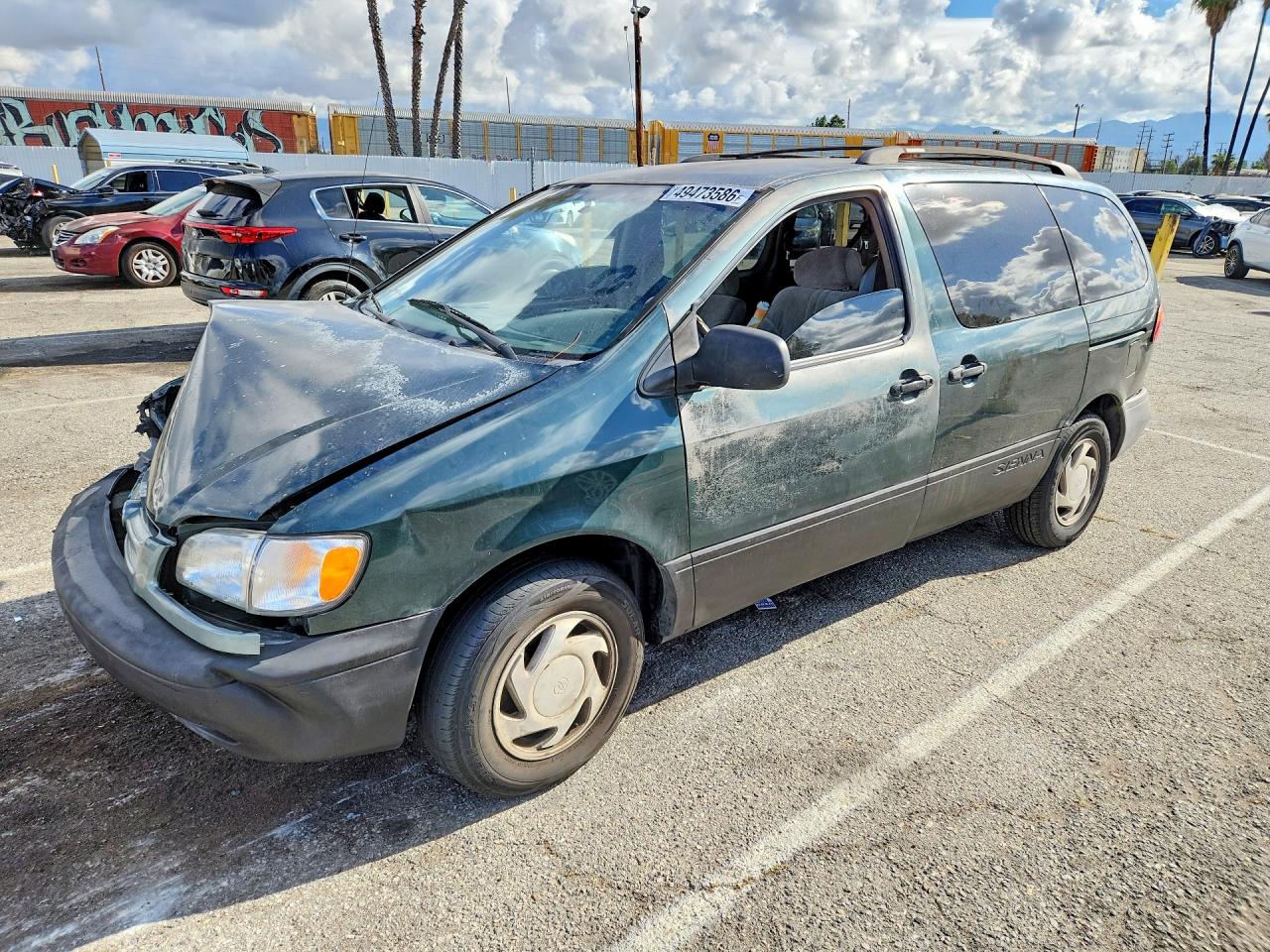 2000 Toyota Sienna LE, VIN 4T3ZF13C6YU263103 — Front end