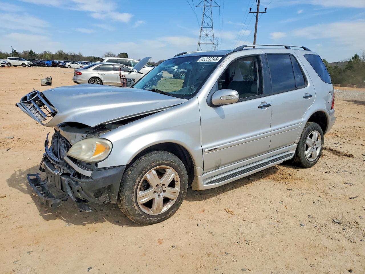 2005 Mercedes-Benz M 350, VIN 4JGAB57E75A566926 — Front end