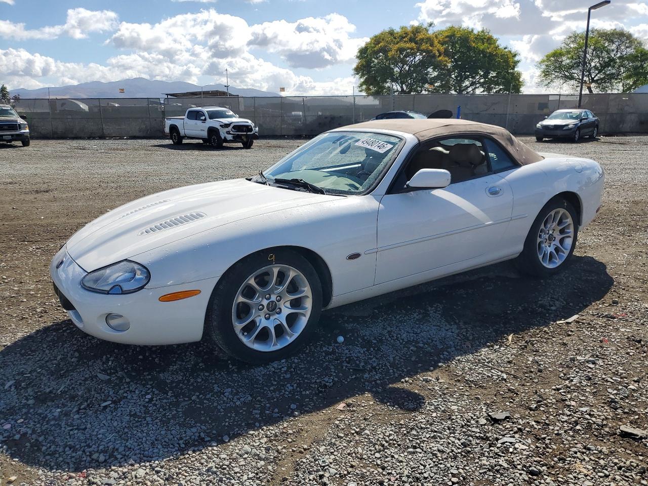 2002 Jaguar XK, VIN SAJDA42B42PA25132 — Пожар в моторном отсеке