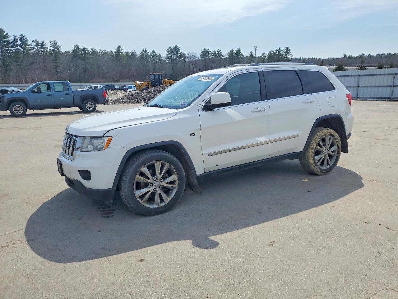 2013 Jeep Grand Cherokee Laredo, VIN 1C4RJFAG3DC513444 — Front end