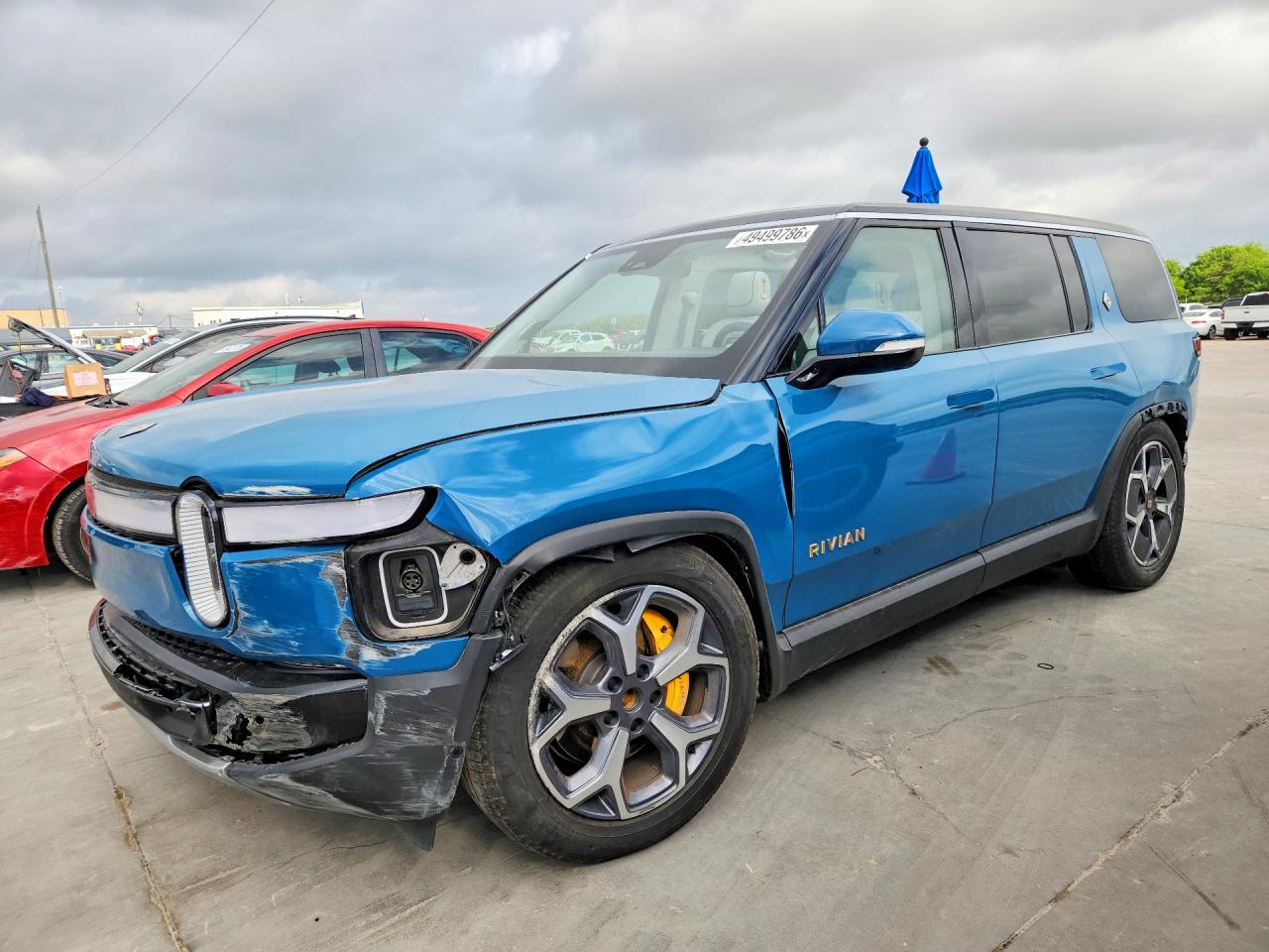 2023 Rivian R1S Adventure, VIN 7PDSGABA5PN017642 — Front end