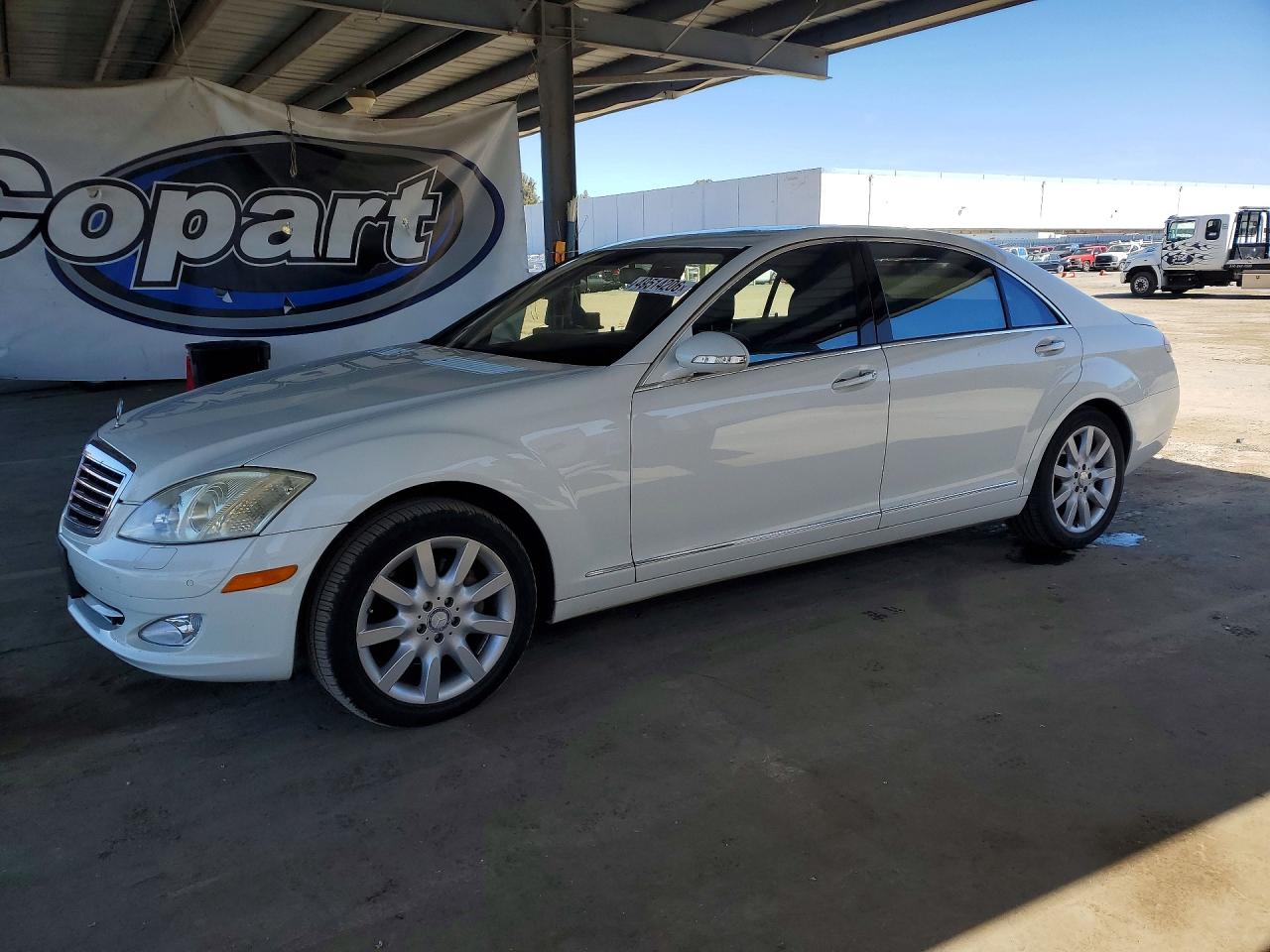 2008 Mercedes-Benz S 550, VIN WDDNG71X58A164443 — Side