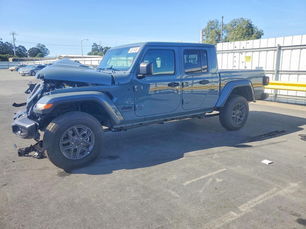 2025 Jeep Gladiator Sport S, VIN 1C6PJTAGXSL534639 — Front end