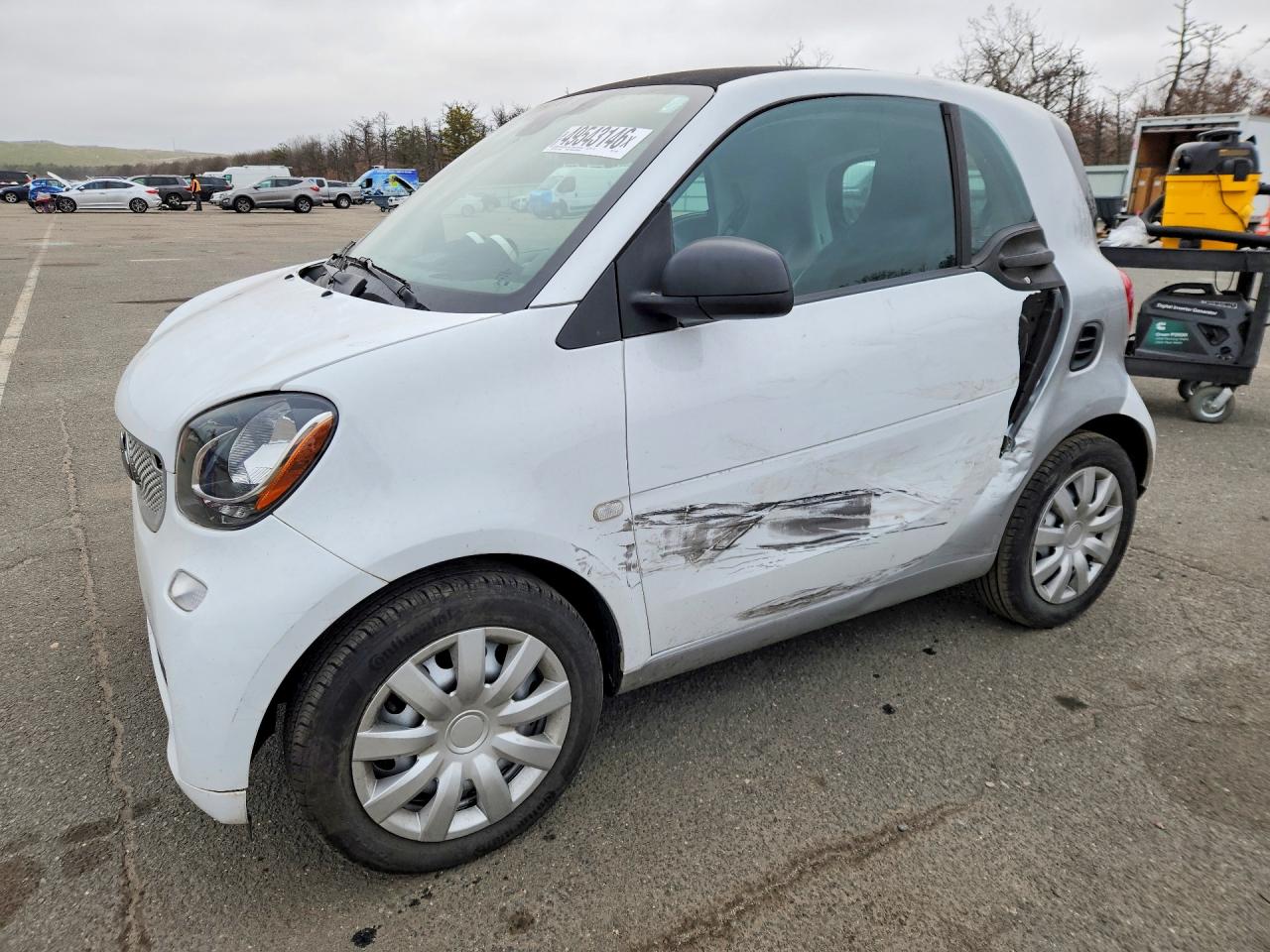2017 Smart fortwo Pure, VIN WMEFJ5DA4HK171875 — Side