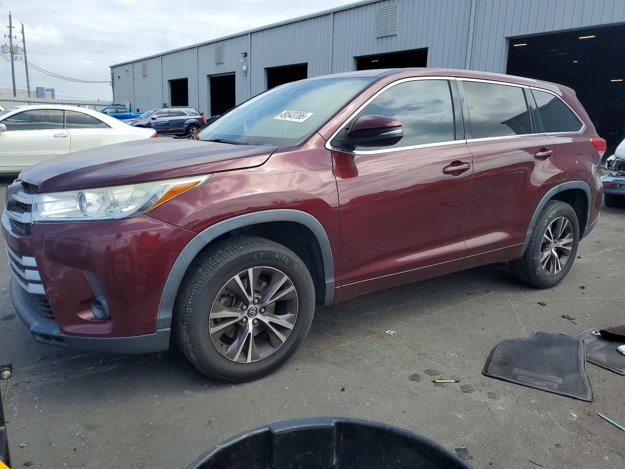 2018 Toyota Highlander LE, VIN 5TDZARFHXJS034967 — Rear end
