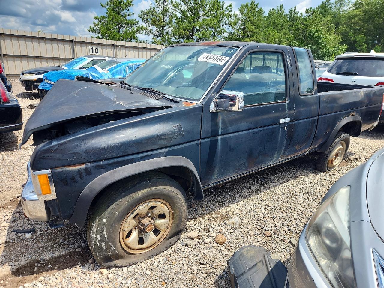 1994 Nissan Frontier SE, VIN 1N6HD16Y1RC398077 — Front end