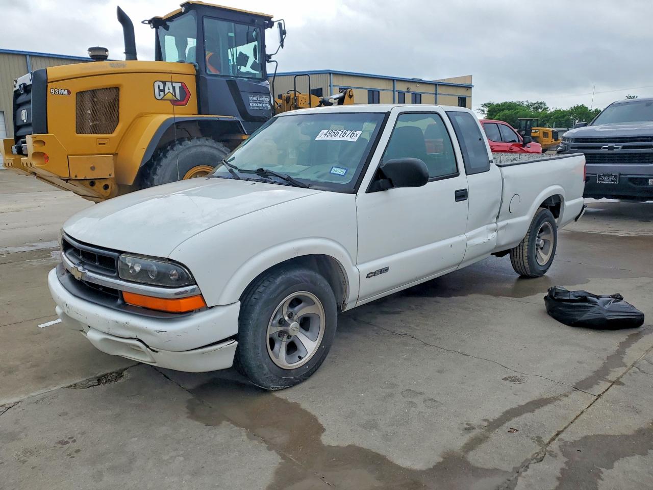 2000 Chevrolet S-10 LS, VIN 1GCCS1957YK230372 — Side