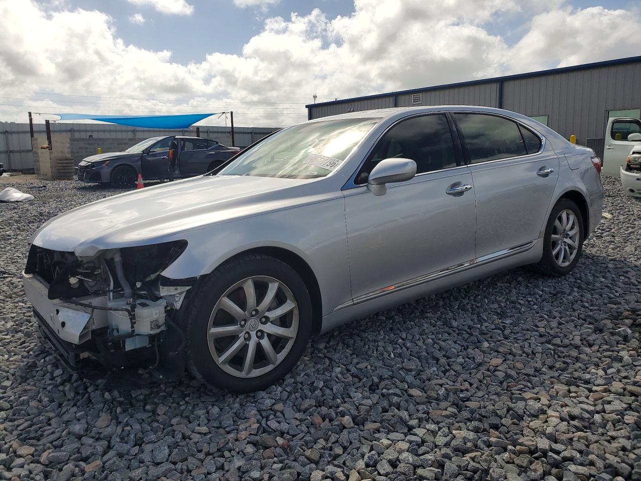 2007 Lexus LS 460 L, VIN JTHGL46F075009494 — Front end