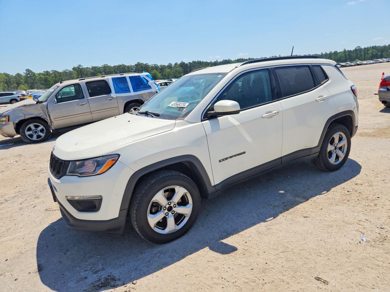 2018 Jeep Compass Latitude, VIN 3C4NJDBB0JT481395 — Front end