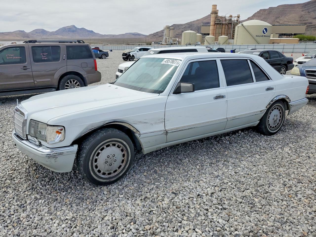 1990 Mercedes-Benz 560, VIN WDB1260391A537423 — Front end