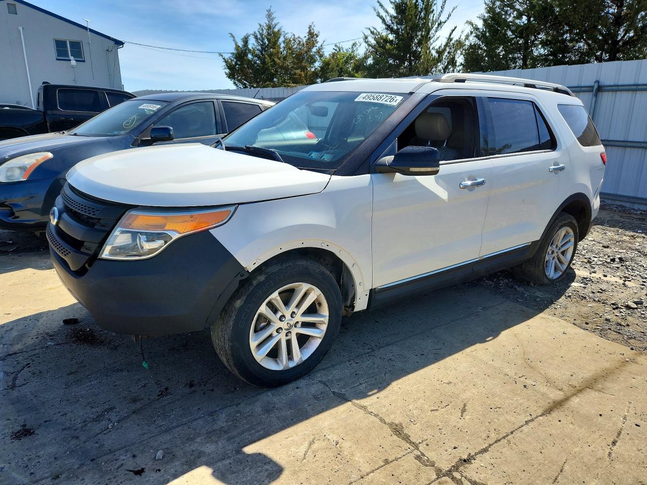 2011 Ford Explorer XLT, VIN 1FMHK7D8XBGA61058 — Мелкие вмятины и царапины