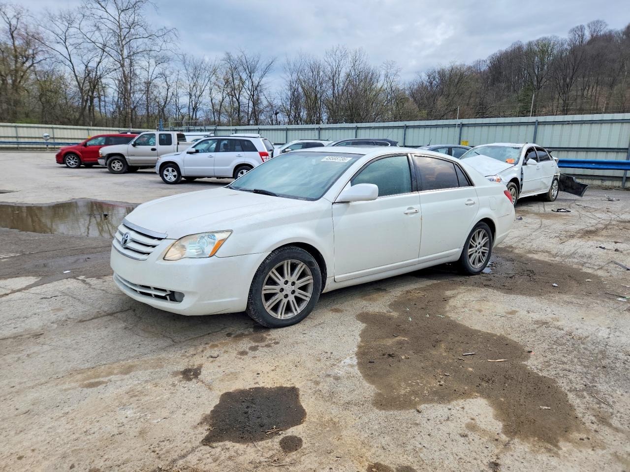 2005 Toyota Avalon Limited, VIN 4T1BK36B75U042982 — Бок