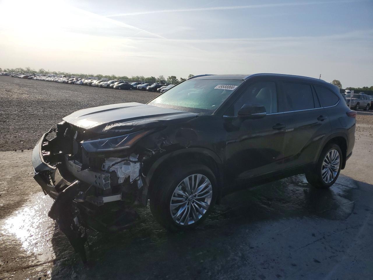 2026 Toyota Highlander Platinum, VIN 5TDKDRBH5TS597622 — Front end