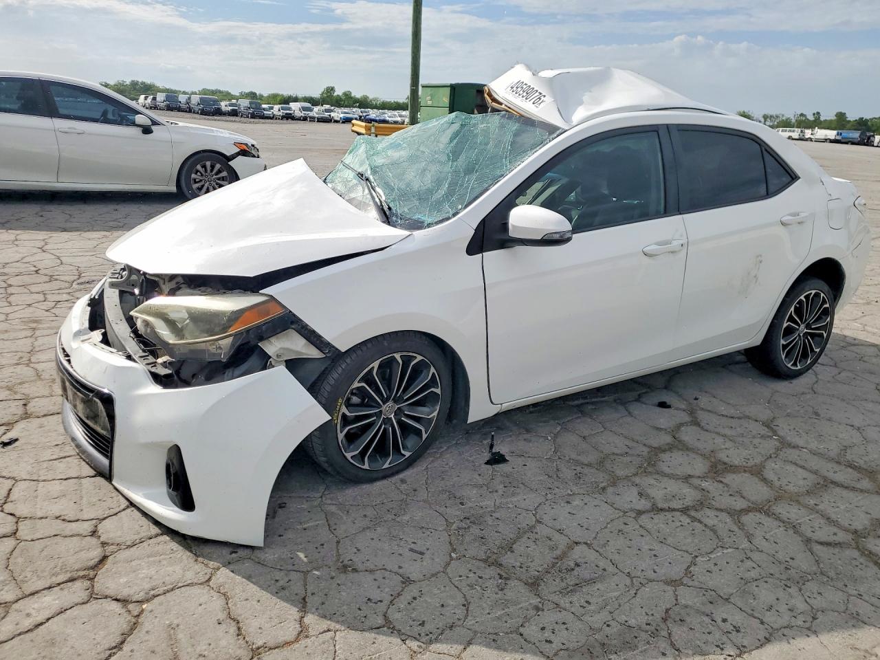 2015 Toyota Corolla L, VIN 5YFBURHEXFP358240 — Side
