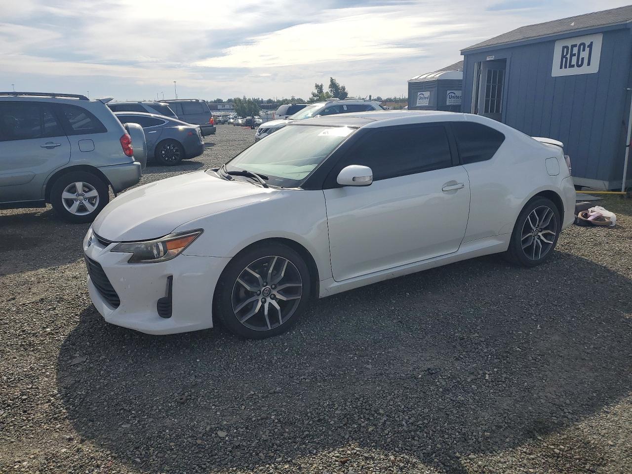 2015 Scion tC, VIN JTKJF5C73FJ012874 — Side