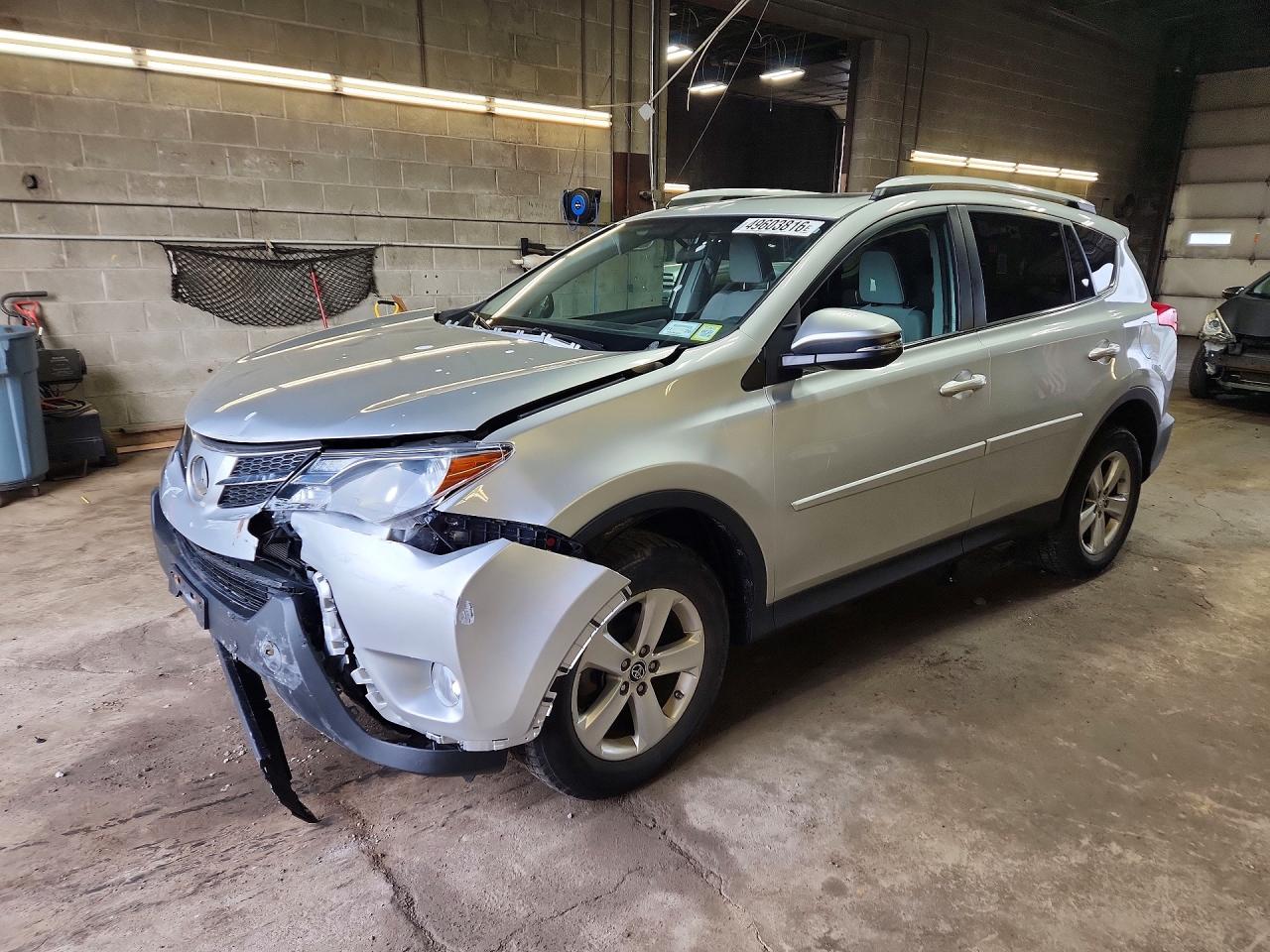 2014 Toyota RAV4 XLE, VIN 2T3RFREV3EW195884 — Front end