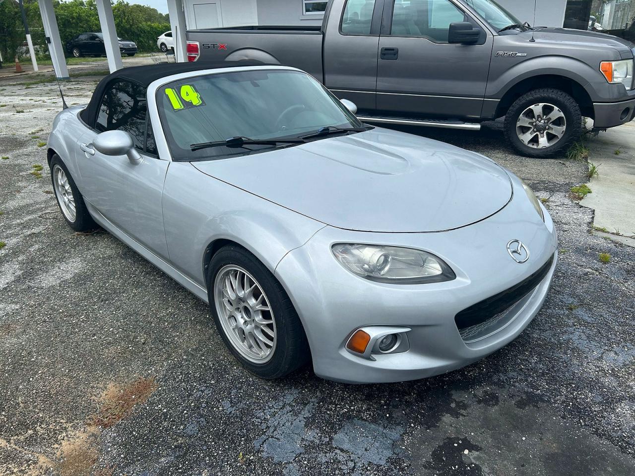 2014 Mazda MX-5 Miata Sport, VIN JM1NC2JF6E0235957 — Ранее повреждён