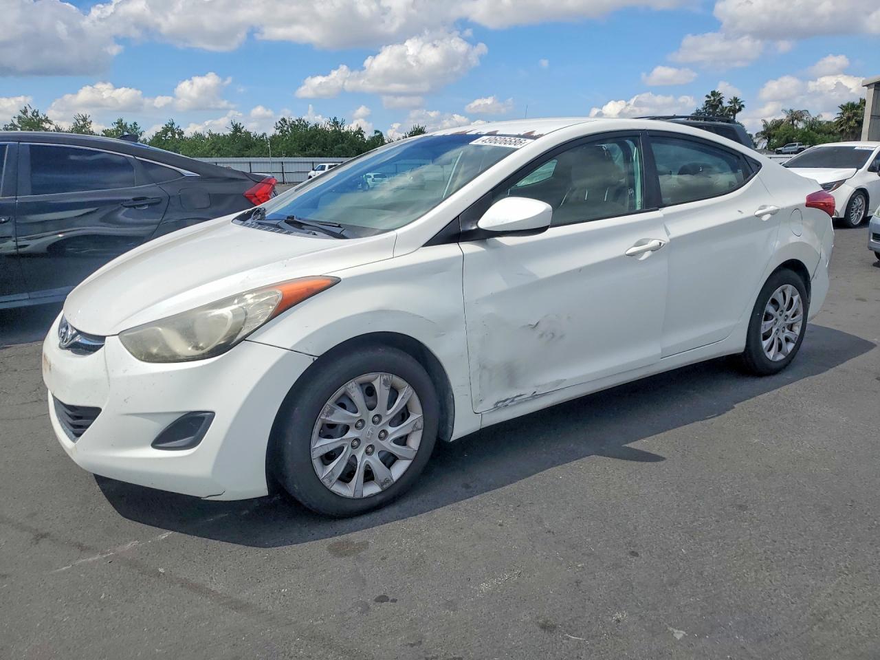 2011 Hyundai Elantra Limited, VIN 5NPDH4AE5BH029074 — Side