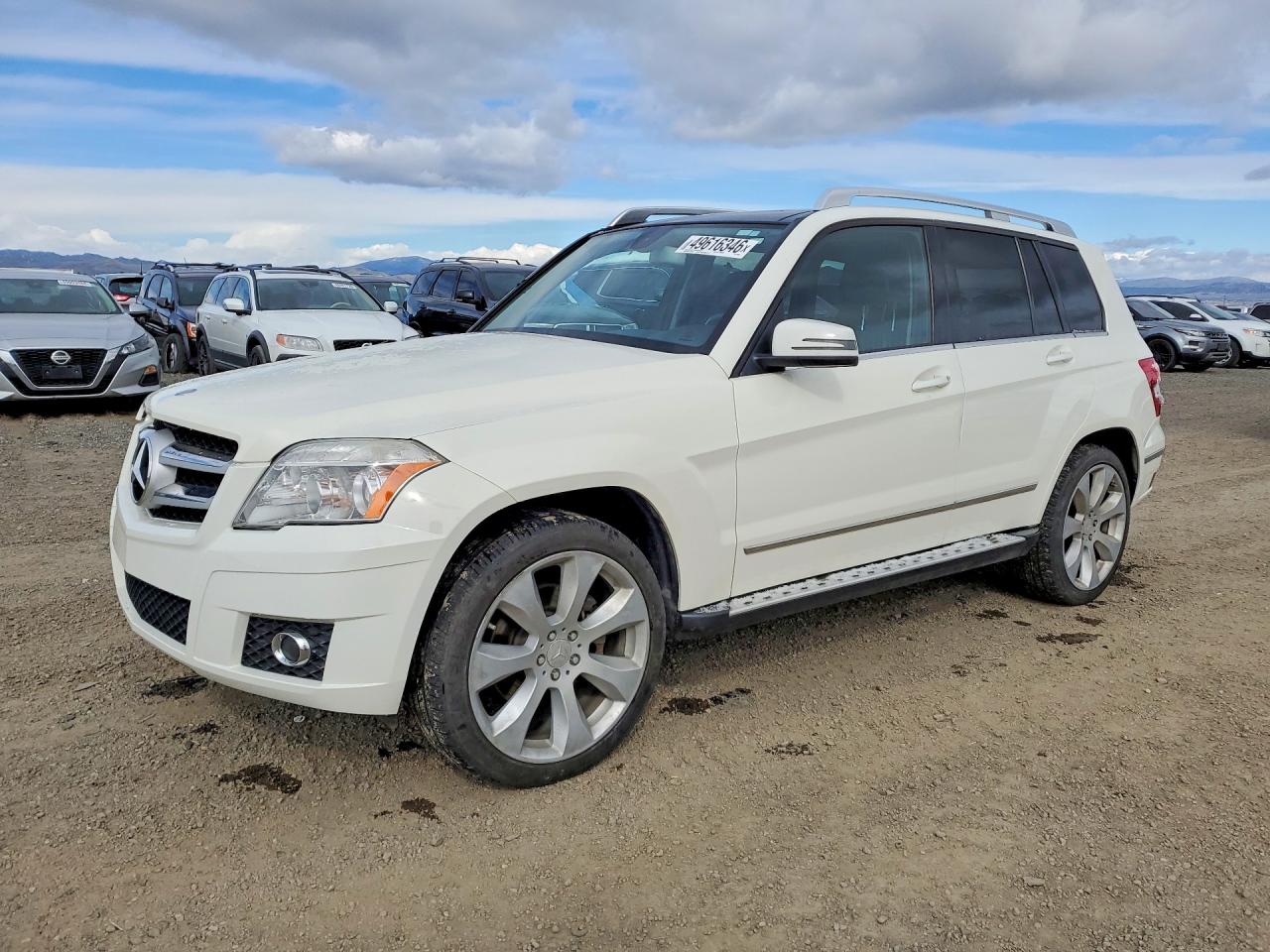2010 Mercedes-Benz GLK 350, VIN WDCGG8HB8AF332095 — Minor dents and scratches