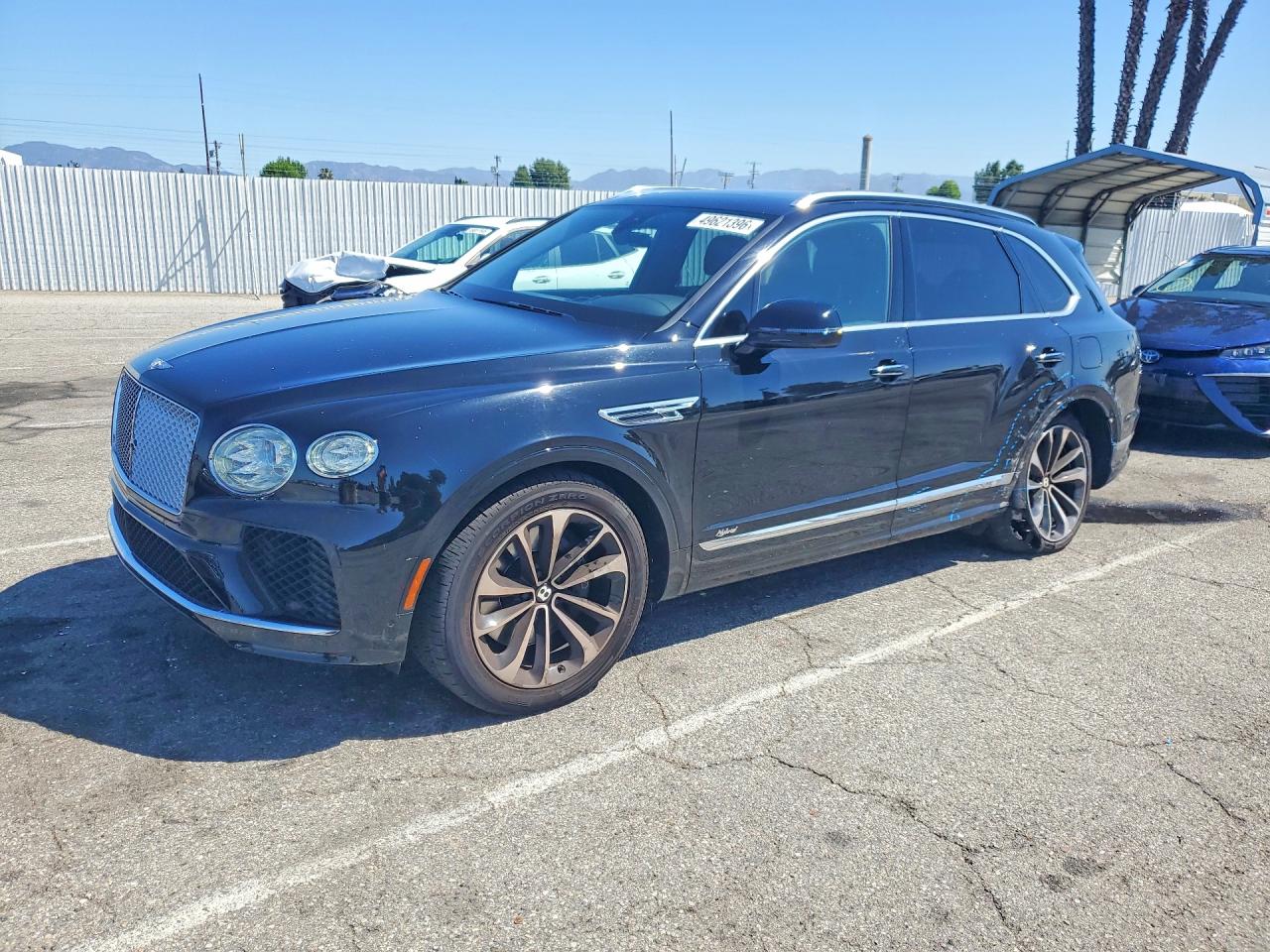 2021 Bentley Bentayga, VIN SJAAJ2ZV3MC036590 — Side