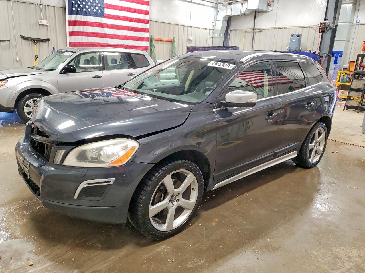2011 Volvo XC60 3.2L, VIN YV4952DZ7B2196553 — Front end