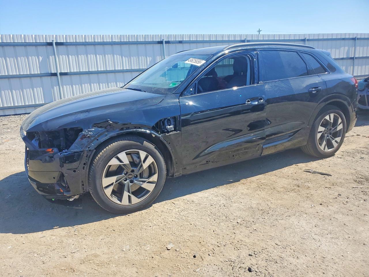 2023 Audi e-tron Premium, VIN WA1AAAGE8PB005058 — Перед