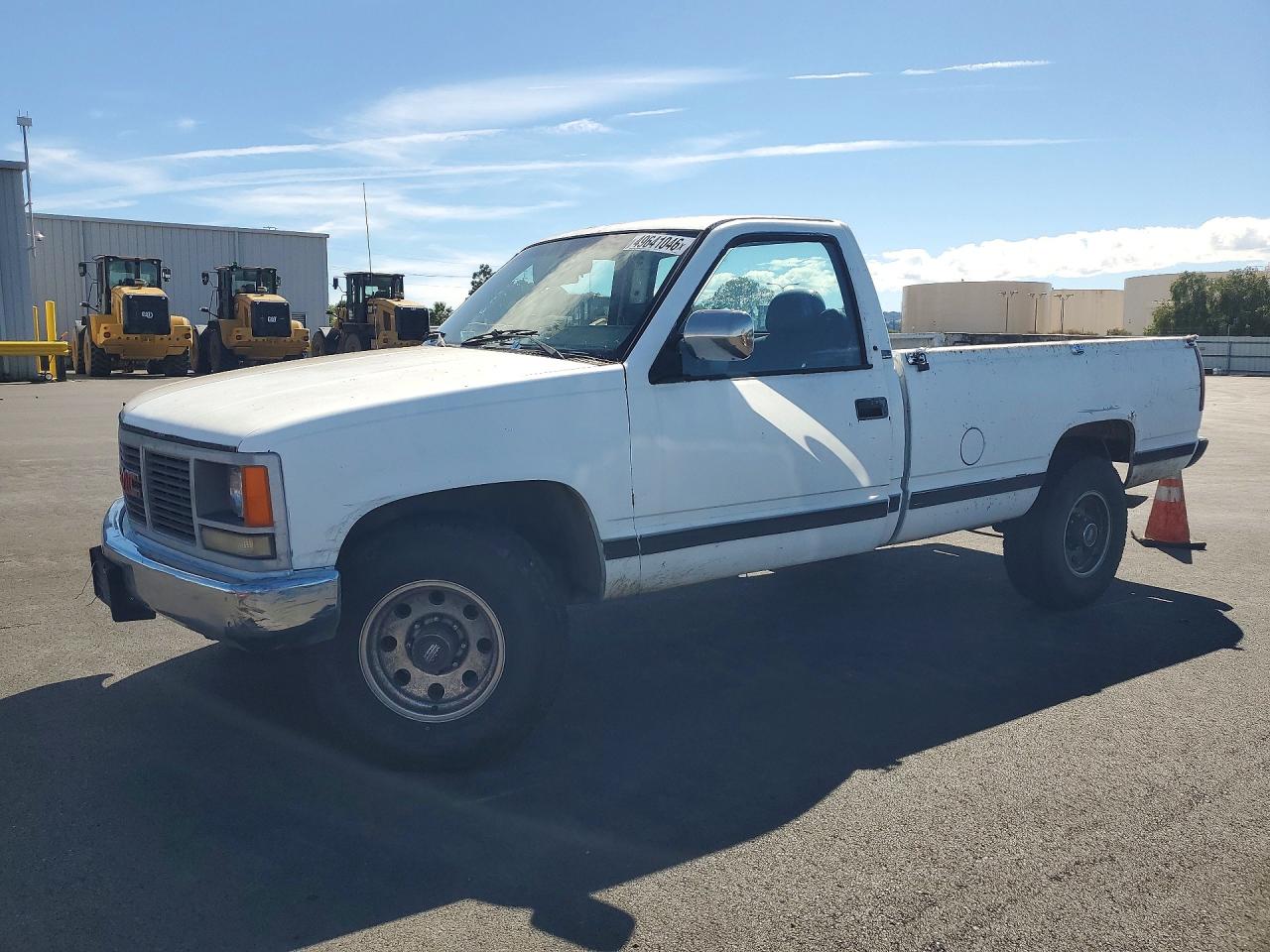 1990 GMC Sierra 2500, VIN 1GTGC24K6LE501933 — Front end