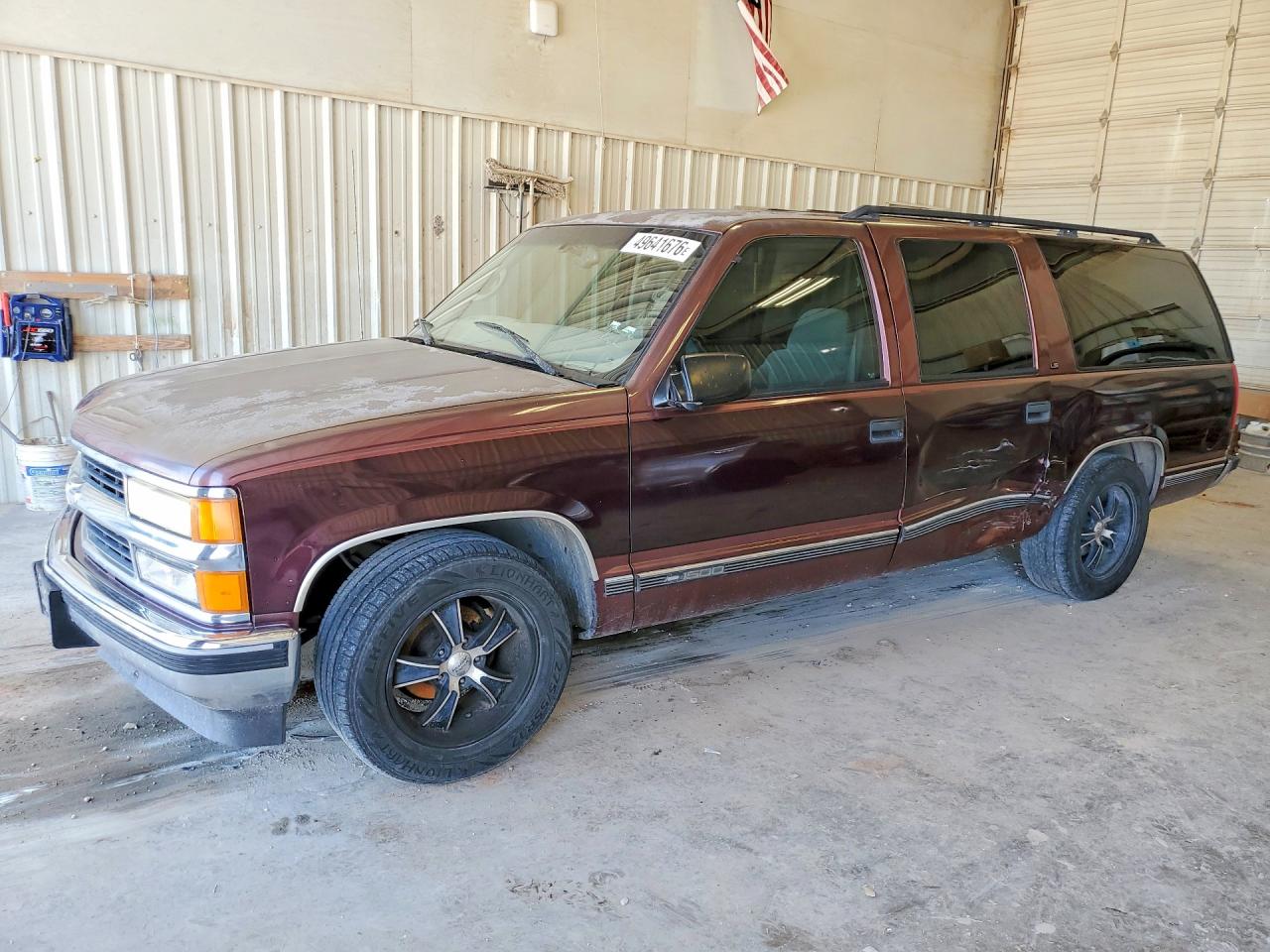 1997 Chevrolet Suburban, VIN 1GNEC16R2VJ412275 — Side