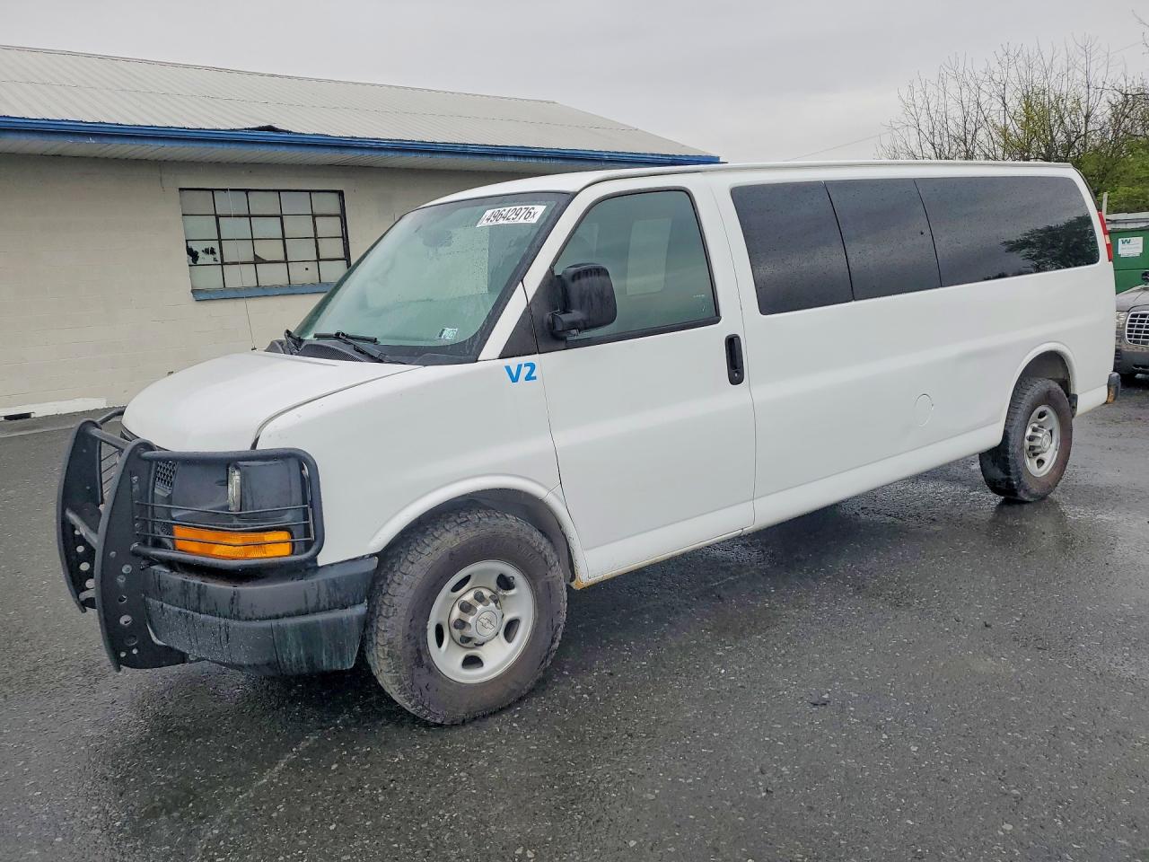 2014 Chevrolet Express Passenger LS, VIN 1GAZGZFG4E1189841 — Undercarriage