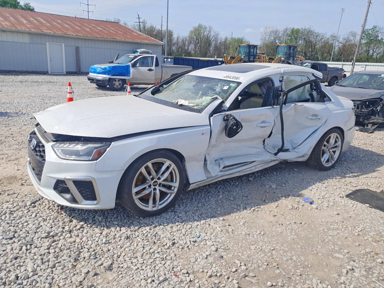 2022 Audi A4 S line Premium Plus, VIN WAUEAAF41NN015164 — Бок