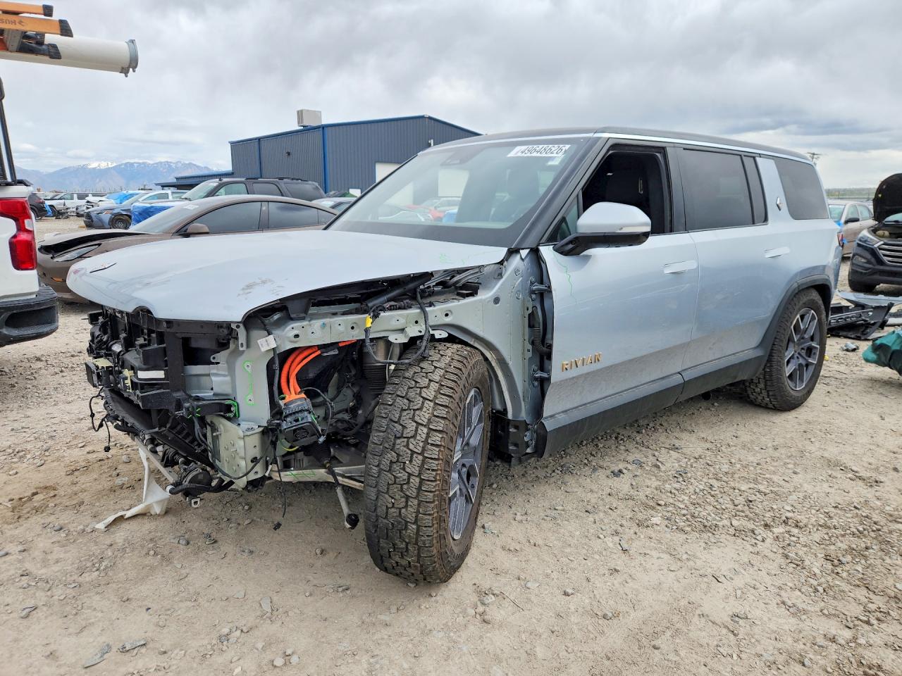 2024 Rivian R1S Adventure, VIN 7PDSGABA2RN037012 — Front end