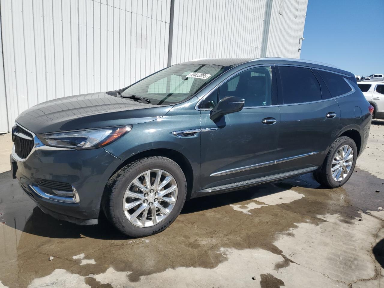 2018 Buick Enclave Essence, VIN 5GAEVAKW1JJ199801 — Фото с аукциона