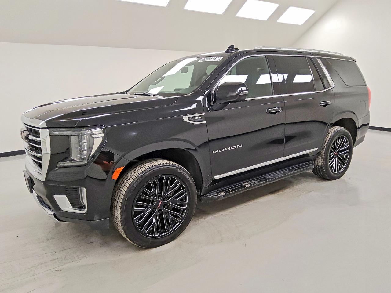 2021 GMC Yukon SLT, VIN 1GKS1BKD5MR452503 — Minor dents and scratches